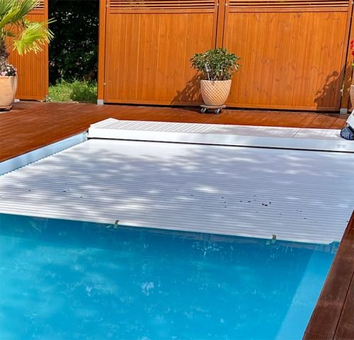 Mit Unterflur-Rollladen - Die elegante Poolabdeckung